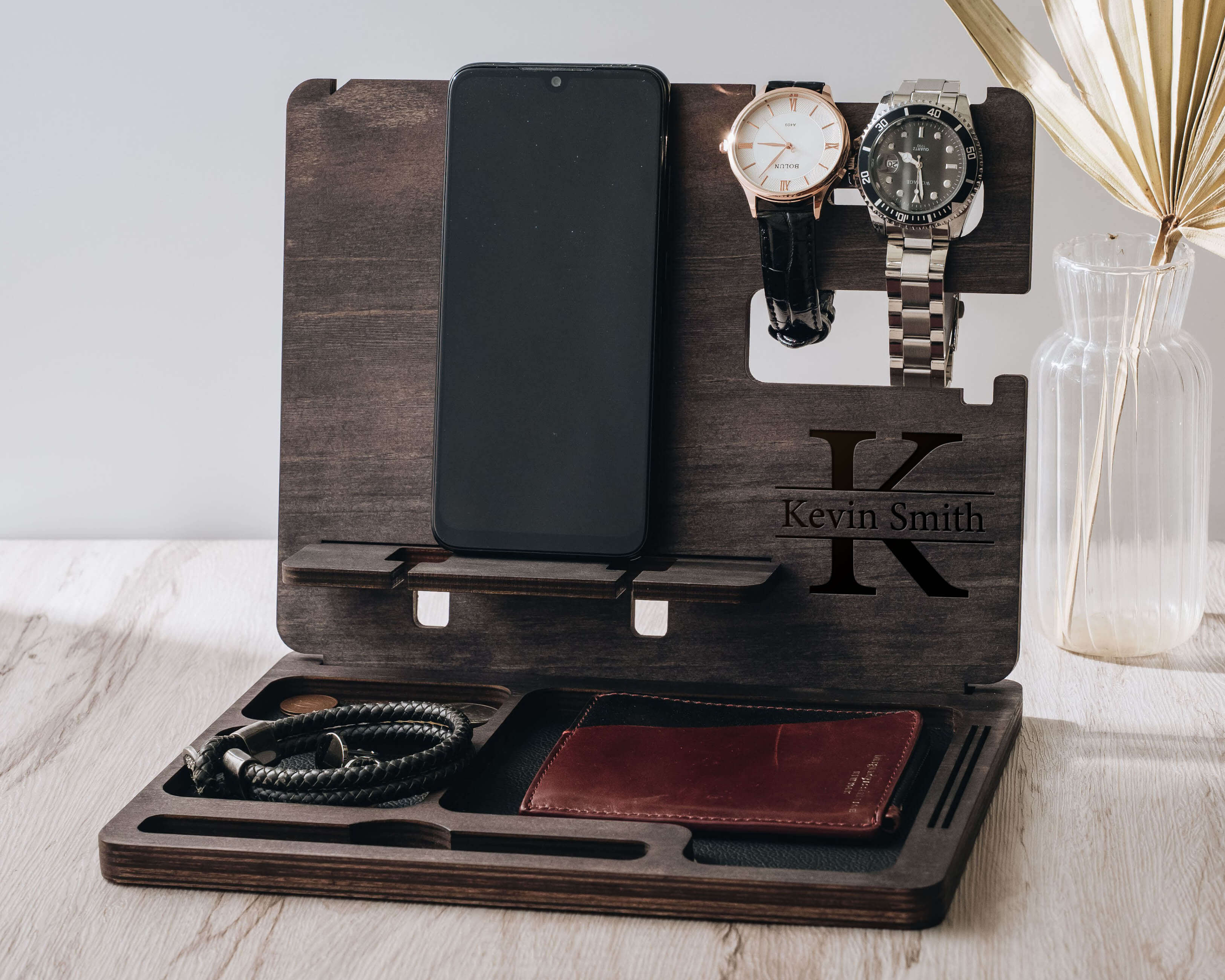 Personalized Docking Station with custom design, initials and name, perfect gift for men, dad and husband.