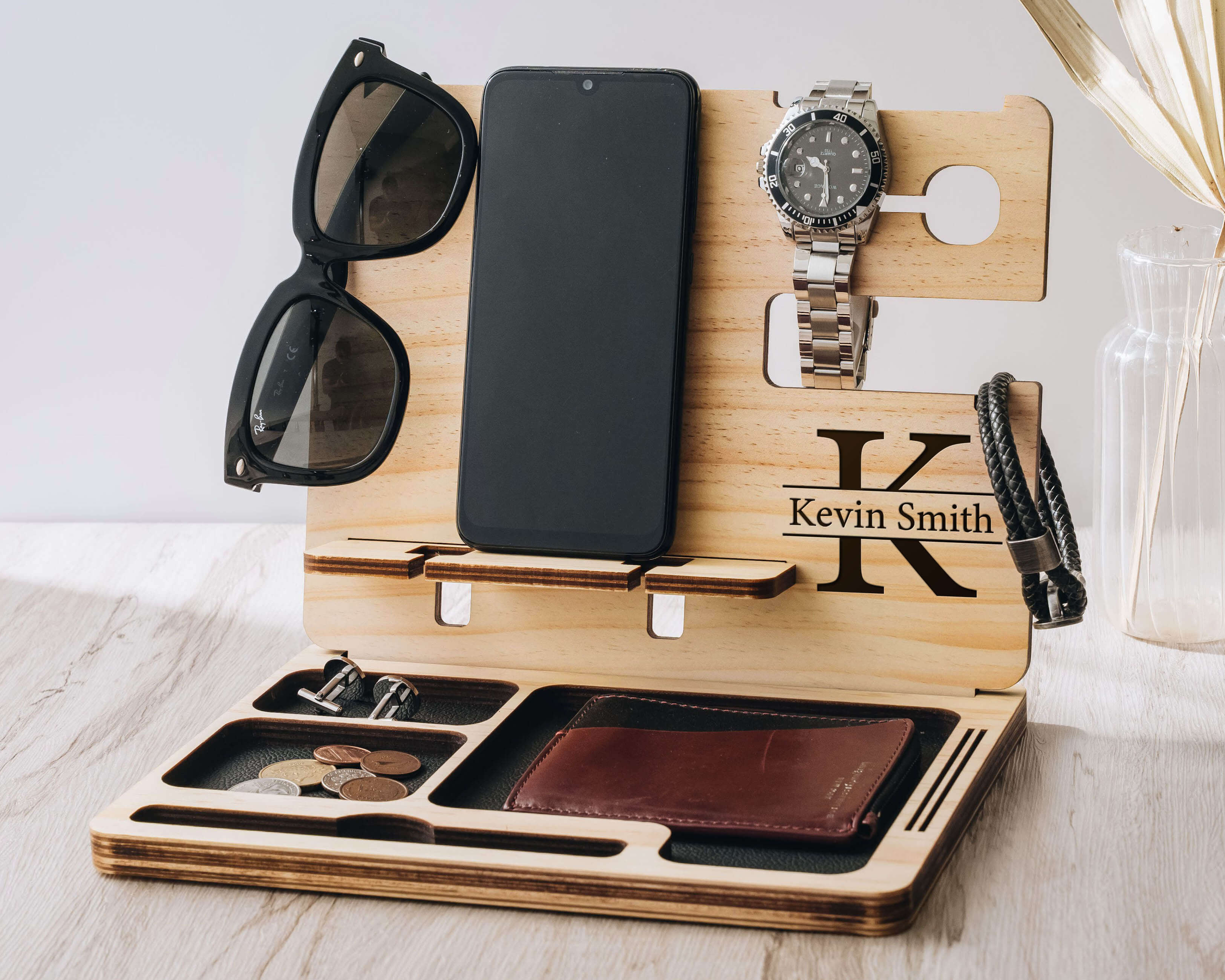 Personalized Docking Station with custom design, initials and name, perfect gift for men, dad and husband.